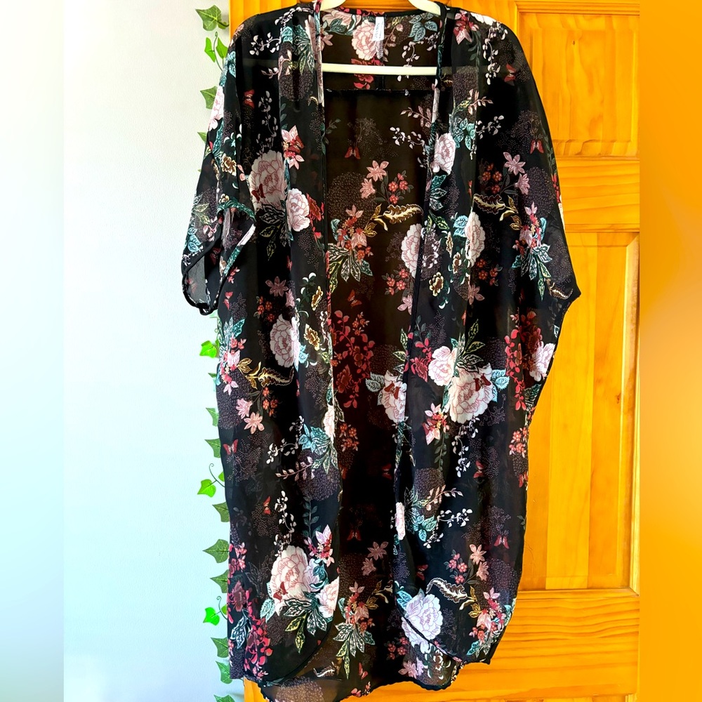 Live 4 Truth > Boho Sheer Floral Butterfly Print Black Kimono >‎ S